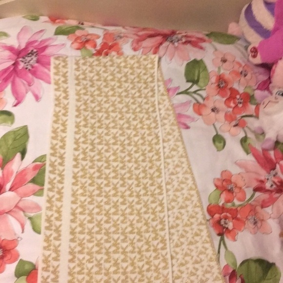 NWT Michael Kors scarf - Picture 2 of 3